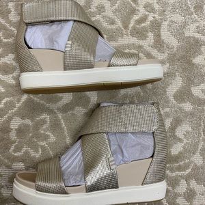 New in box High Wedge Sandal size 7